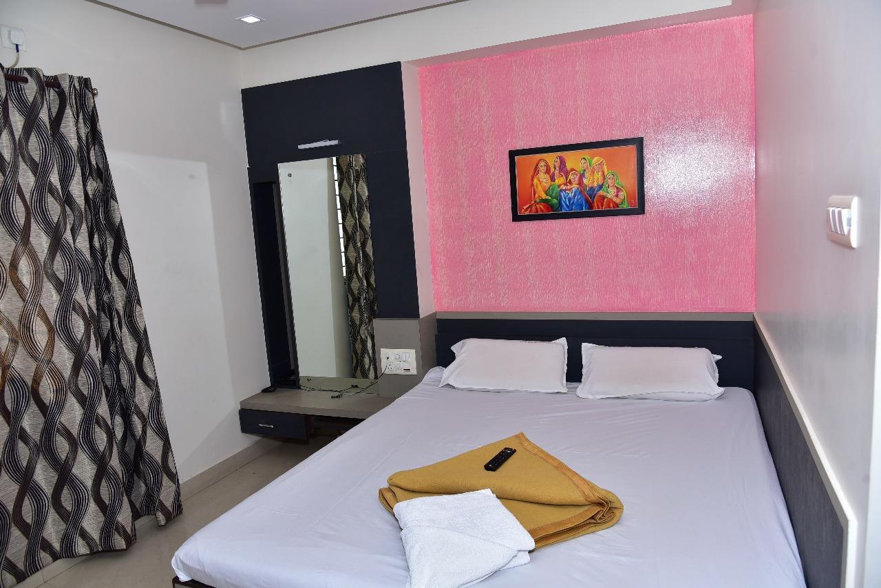Iroomz Dwaraka Residency Bellary Exterior foto
