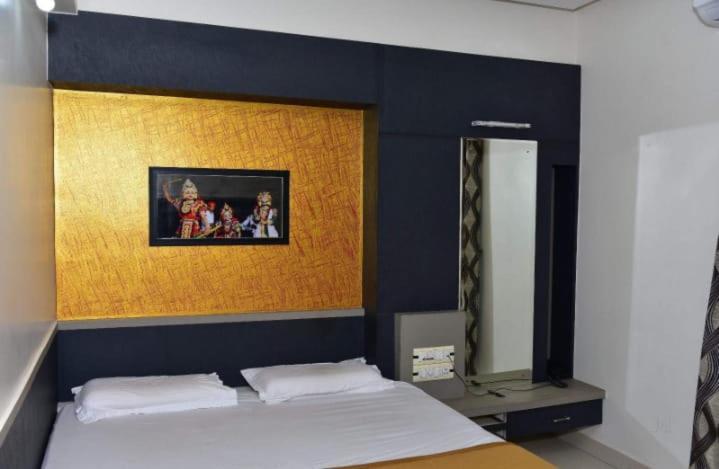 Iroomz Dwaraka Residency Bellary Exterior foto